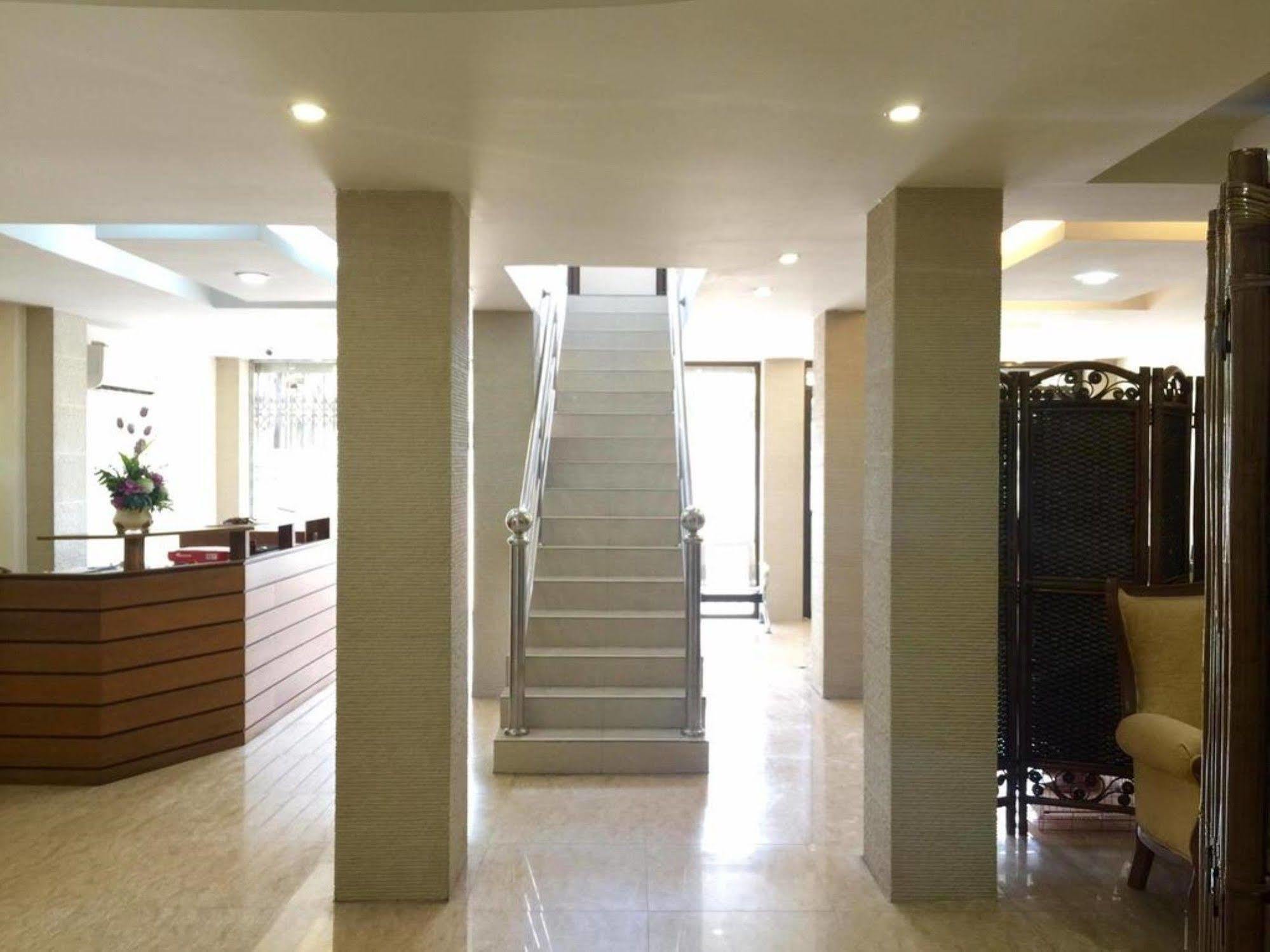Pandora Motel Yangon Exterior foto